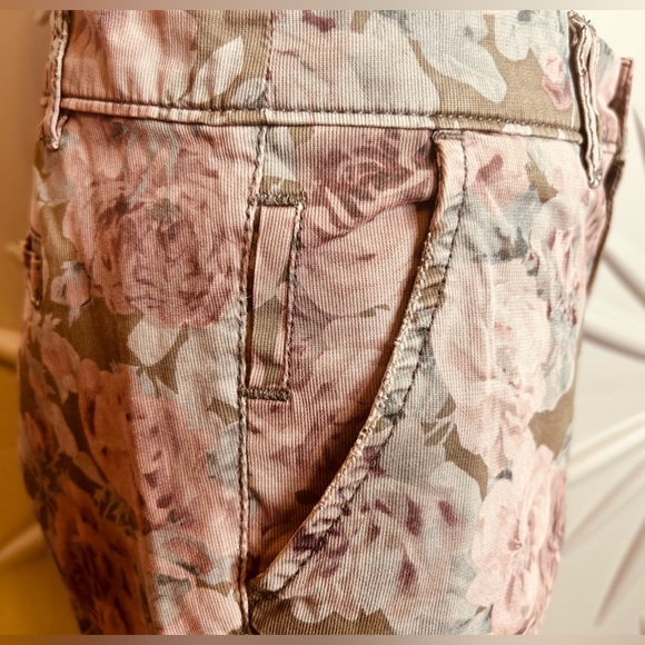 EUC Pilcro SZ 27 olive green/lilac floral skinny 5-pocket jeans, waist 31”-33” - Picture 3 of 8